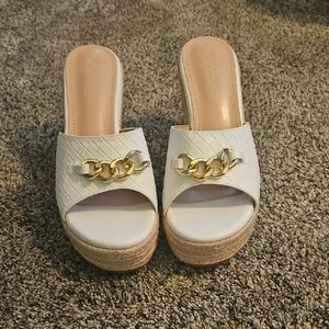 Chic Cream Mules with Gold Chain Accent